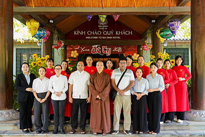 Chùa Bái Đính tri ân Tham tán Sri Lanka trước khi về nước