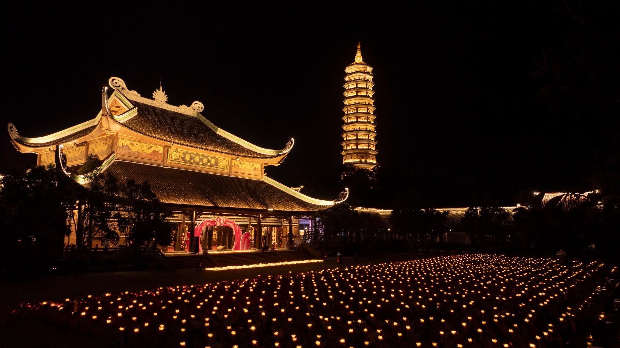 Đêm Hoa Đăng Vu Lan 2025 tại Chùa Bái Đính: Lung Linh, Thiêng Liêng và Tự Hào