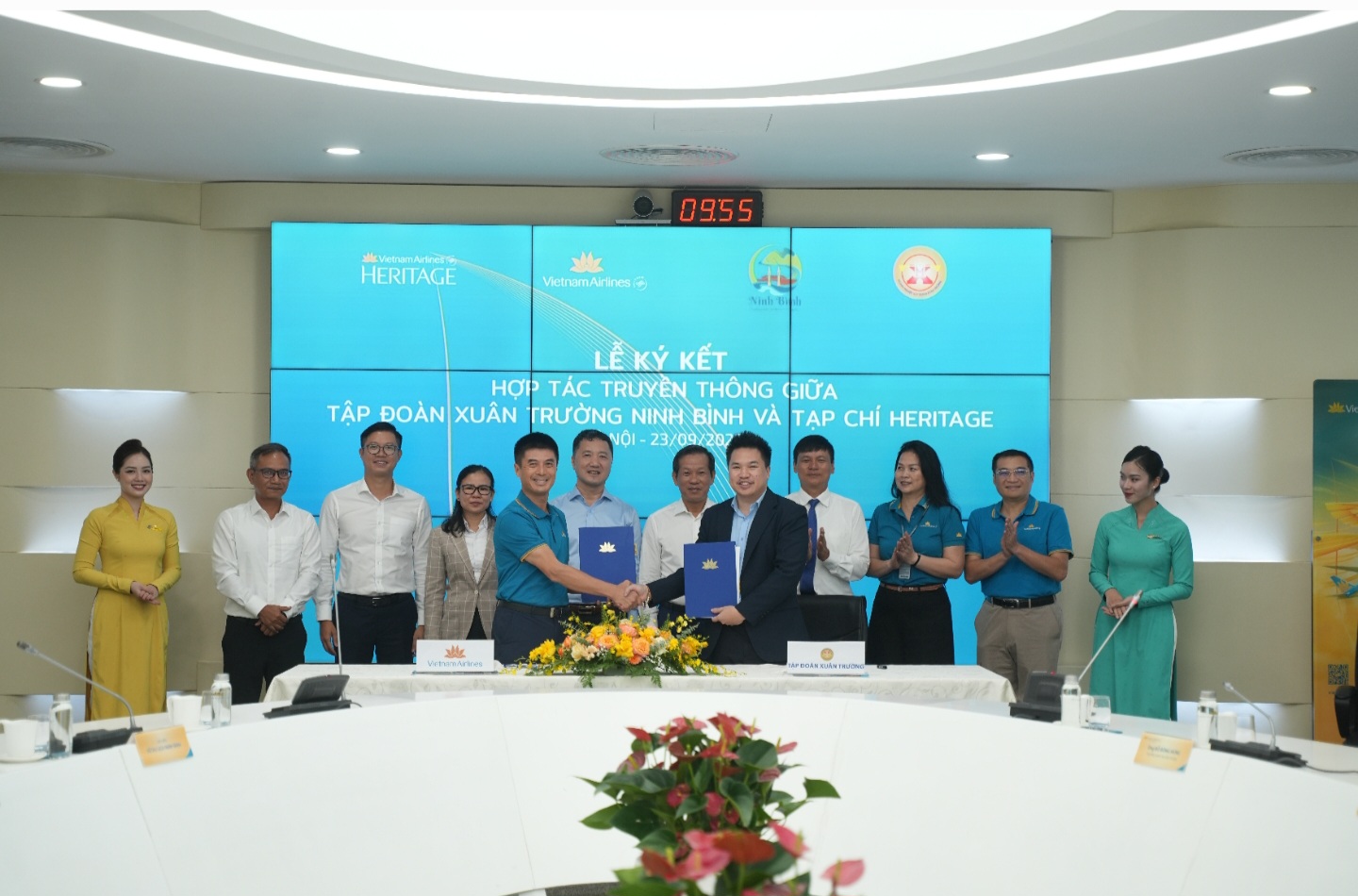 Ninh Bình ký kết cùng Vietnam Airlines “sải cánh” đưa du lịch vươn tầm quốc tế