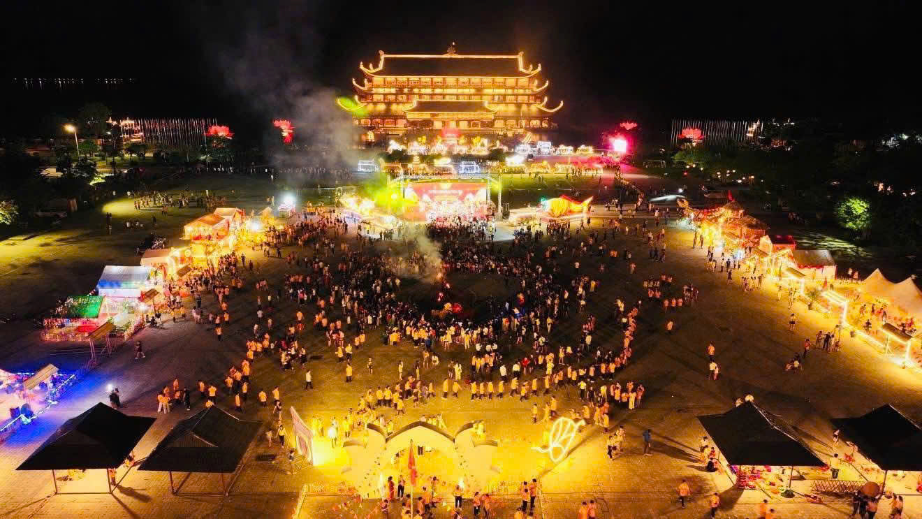 HƠN 1.000 THIẾU NHI TRẢI NGHIỆM ĐÊM HỘI TRĂNG RẰM 2025 TẠI TAM CHÚC