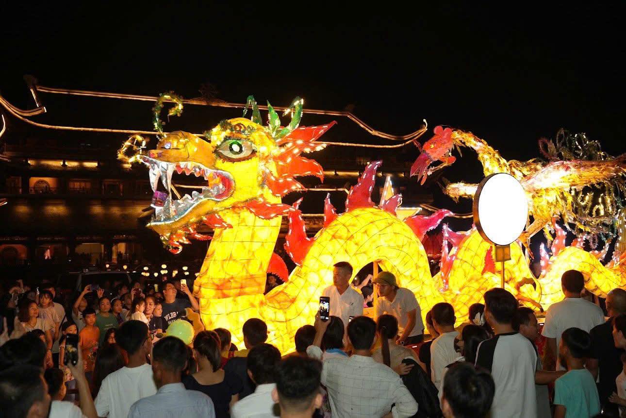 Ninh Bình lần đầu tổ chức Lễ hội diễu hành đèn lồng Trung Thu quy mô lớn