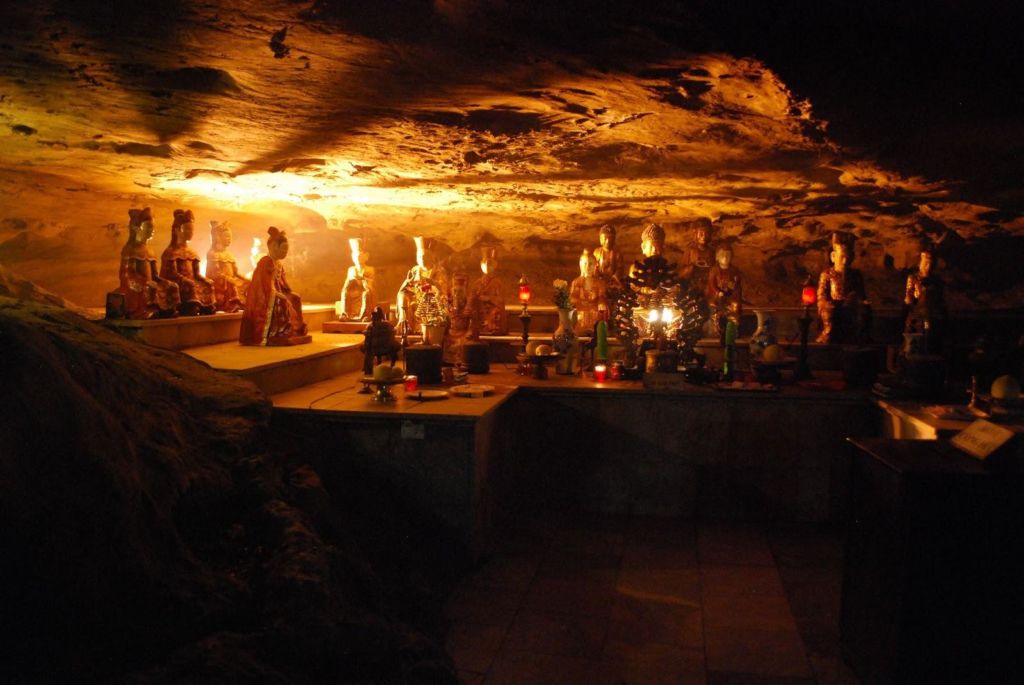 Ngôi chùa cổ trong hang động ẩn chứa điều đặc biệt ở Ninh Bình